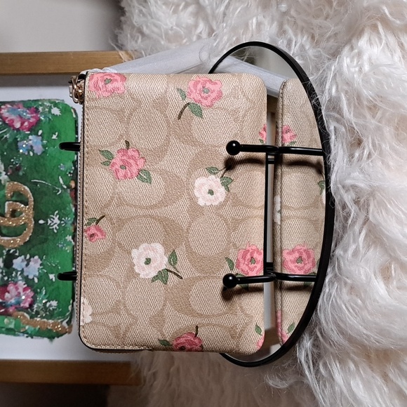Coach NWTs Corner Zip Floral Print Wristlet - Picture 3 of 5